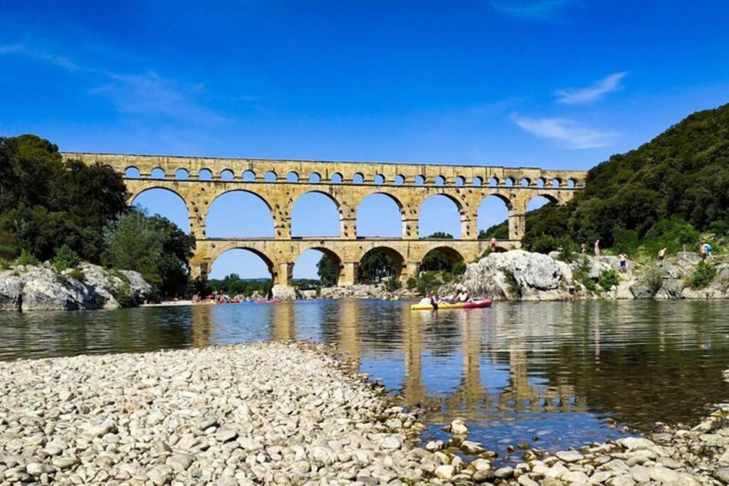 Insolite Studio -La Tour Des Templiers- Montfrin Exterior foto